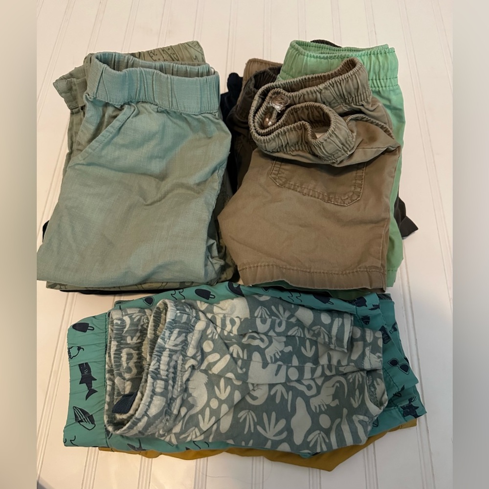 14 items Boys 2T bottoms - 9 Shorts, 5 pants Cat & Jack and H&M